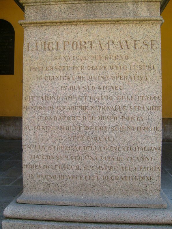 Luigi Porta statue, University, Pavia - 2.JPG